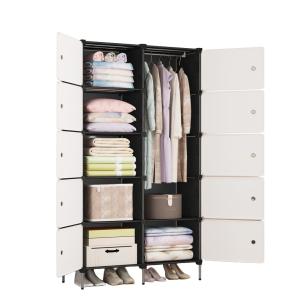 PLASTIC CLOSET